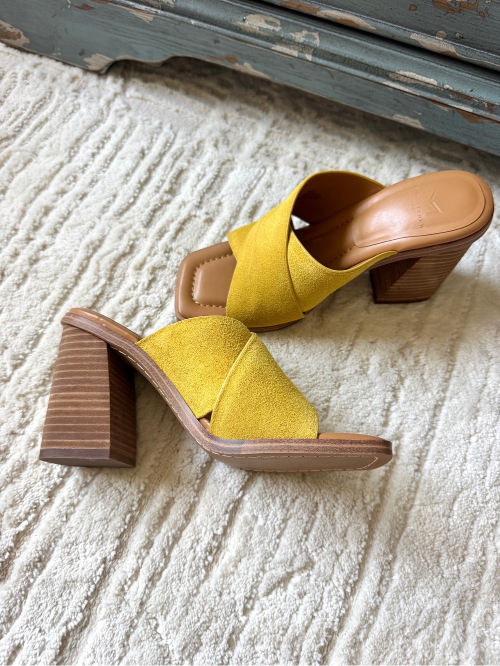 Marc Fisher Mustard Yellow Crisscross Block Heel Mule. Slides. Y2K / vintage 90s
